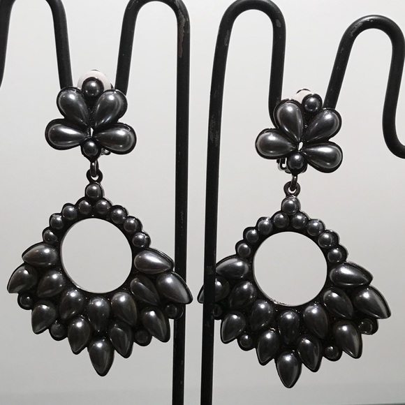 - Glamorous Life Clip Earrings - Picture 1 of 3